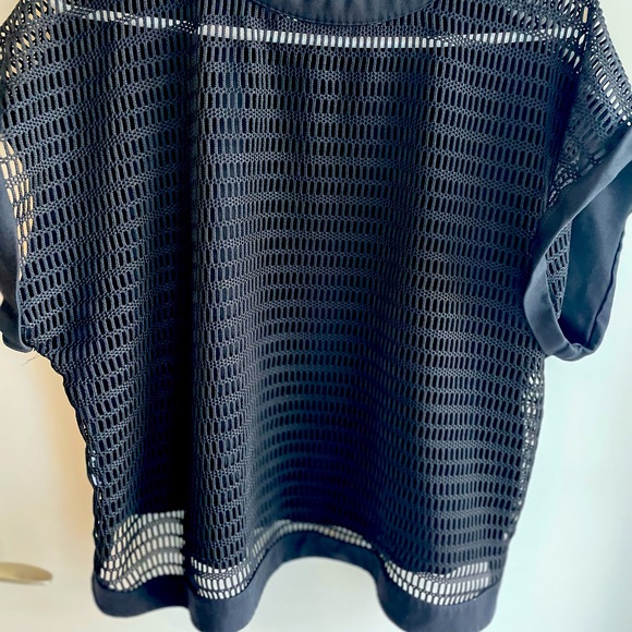 Black Banana Republic short sleeved shirt, with netted back - Picture 3 of 3